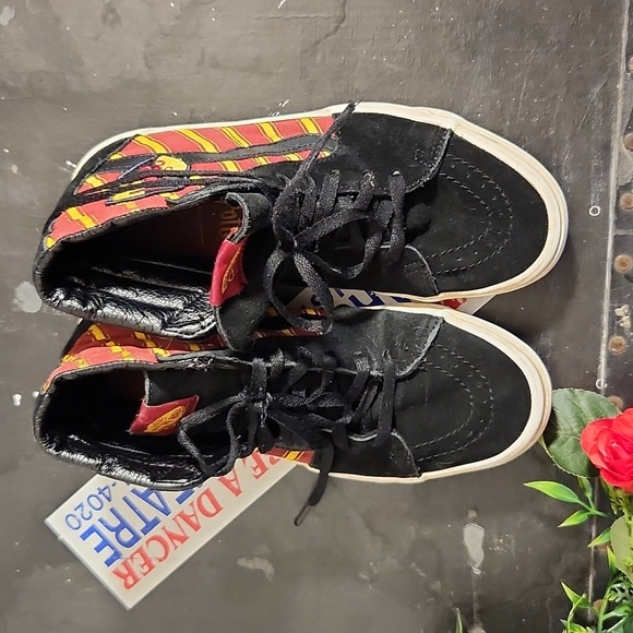 VANS x Harry Potter Gryffindor Thrashed Sk8 Shoe 7.5 Men's 9 Womens - Picture 6 of 15